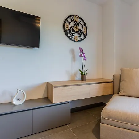 Orhideja Apartmanhotel Cres