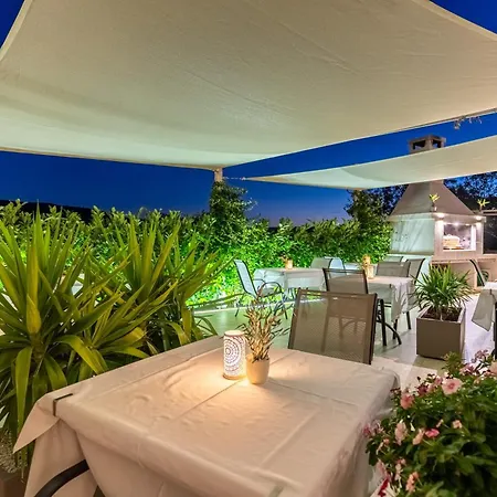 Orhideja Apartmanhotel Cres