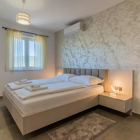 Apartahotel Orhideja 4*