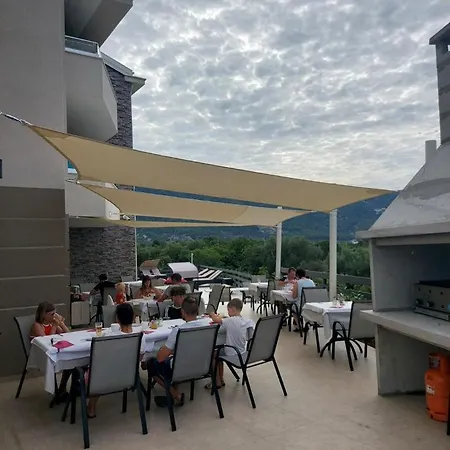 Orhideja 公寓式酒店 茨雷斯