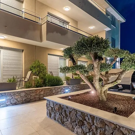 Orhideja Apartahotel Cres