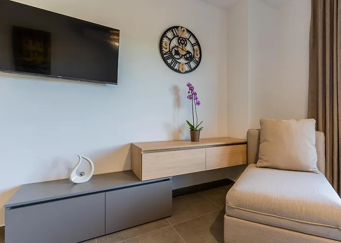 Orhideja Apartmanhotel Cres